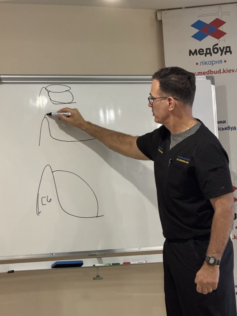 Neck anatomy lesson at Medbud Hospital in Kyiv